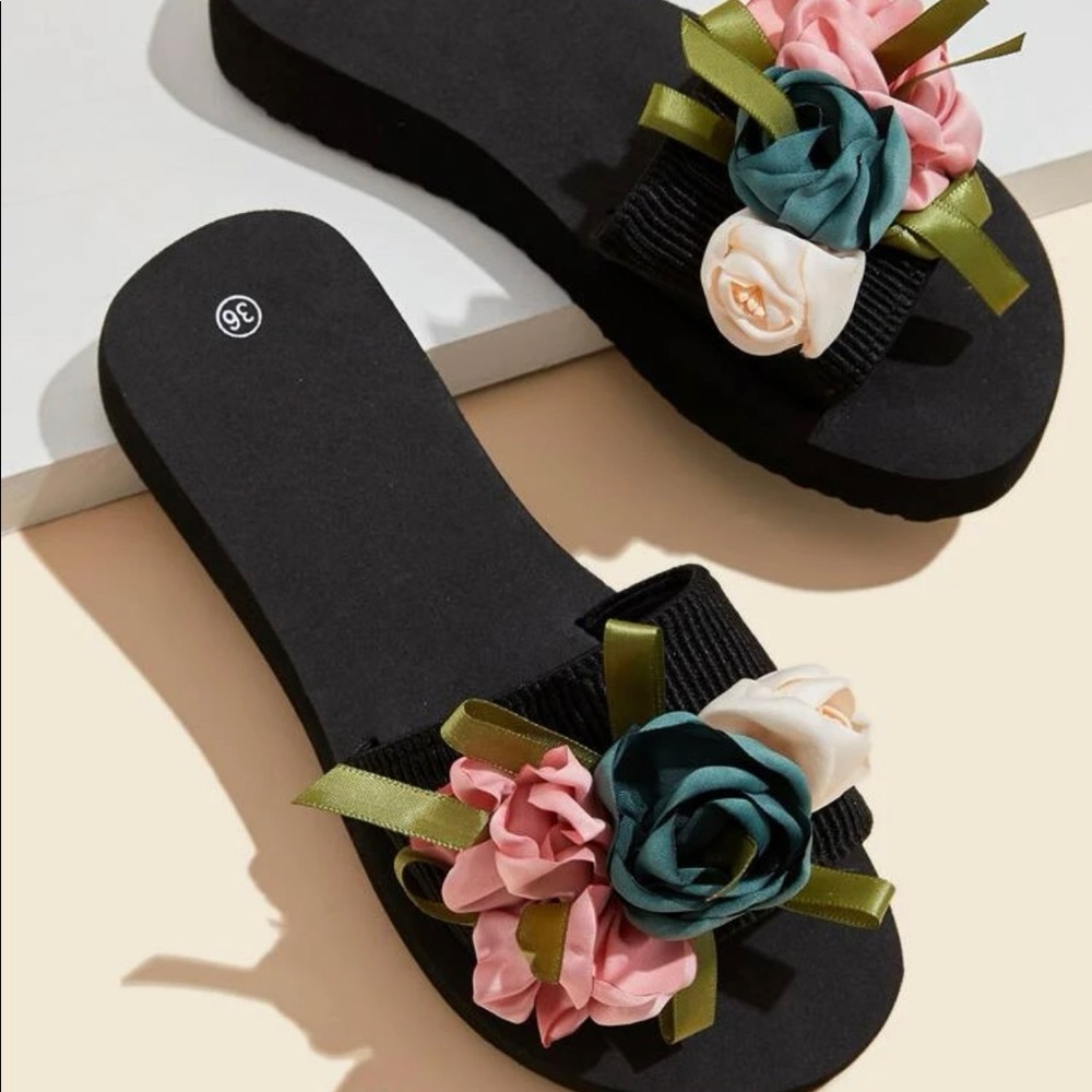 2/$30🔥🔥Flower Decor Slides